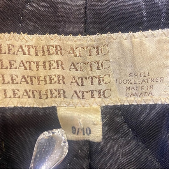 *SOLD* Vintage leather coat/trench - Picture 9 of 12